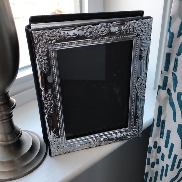 Frame photo album. Black velvet. Holds 70+ 4x6” photos Nice gift Good c… - Picture 2 of 7